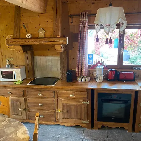 D' Annelise Domek alpejski Gérardmer